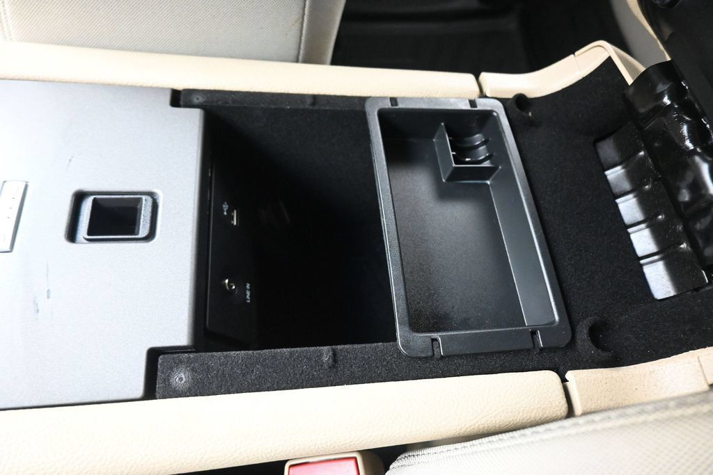 Used 2018 Ford Taurus SEL FWD image 22