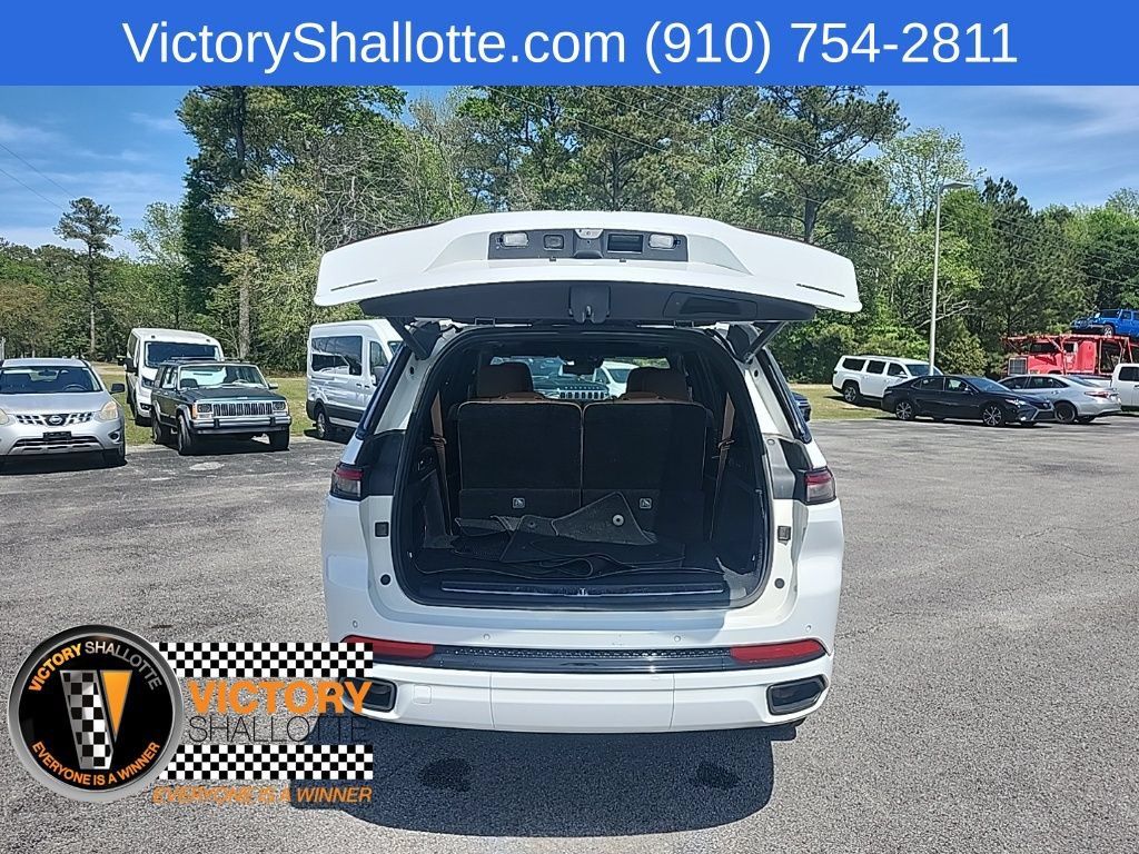 Used 2025 Jeep Grand Cherokee L Summit AWD/4WD image 30