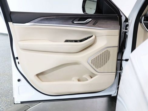 Used 2022 Jeep Grand Cherokee L Limited w/ Luxury Tech Group II image 12