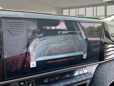 Used 2025 Toyota Camry XLE FWD image 14