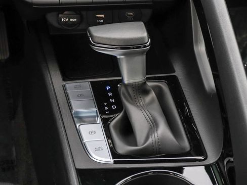 Used 2025 Hyundai Elantra Limited FWD image 24