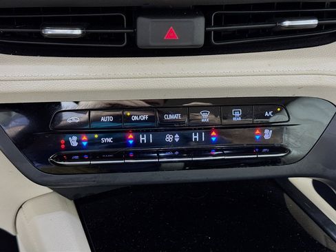 Used 2023 Buick Envision Avenir image 20