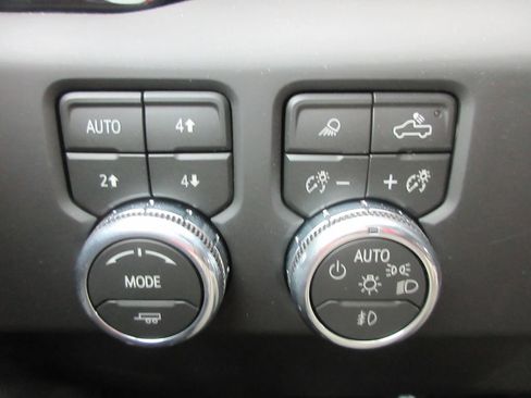 New 2026 GMC Sierra 2500 AT4 w/ AT4 Premium Plus Package AWD/4WD image 18