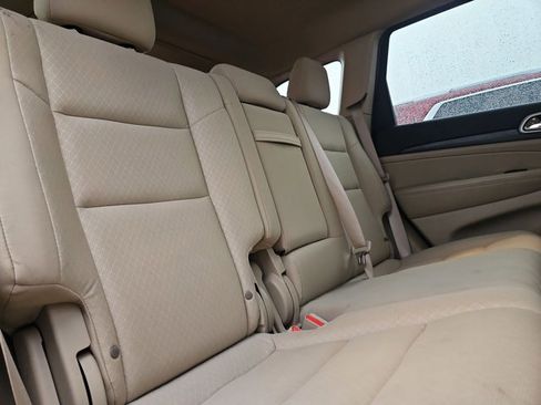 Used 2020 Jeep Grand Cherokee Laredo w/ 18" Wheel & 8.4" Radio Group image 14