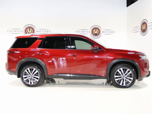 Used 2022 Nissan Pathfinder Platinum w/ Cargo Package image 5