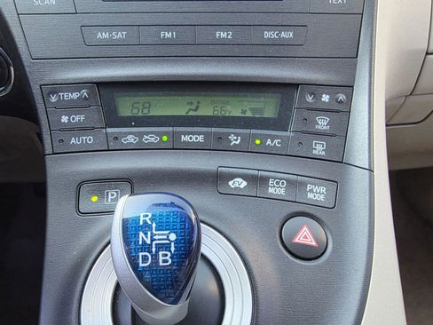 Used 2010 Toyota Prius Three image 12