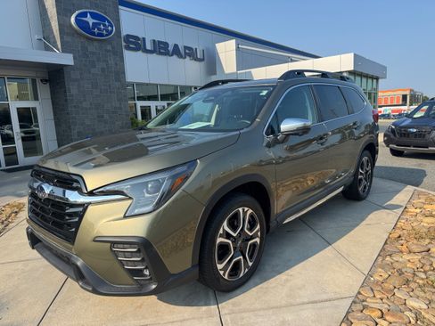 Used 2023 Subaru Ascent Limited w/ Technology Package AWD/4WD image 2