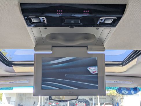 Used 2018 GMC Yukon SLT w/ Open Road Package image 16