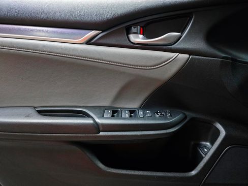 Used 2016 Honda Civic Touring image 18