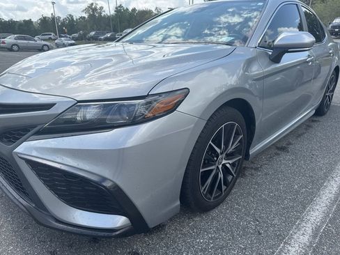 Used 2023 Toyota Camry SE image 2