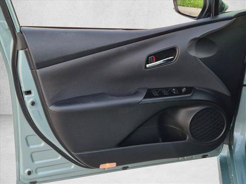 Used 2022 Toyota Prius LE FWD image 7