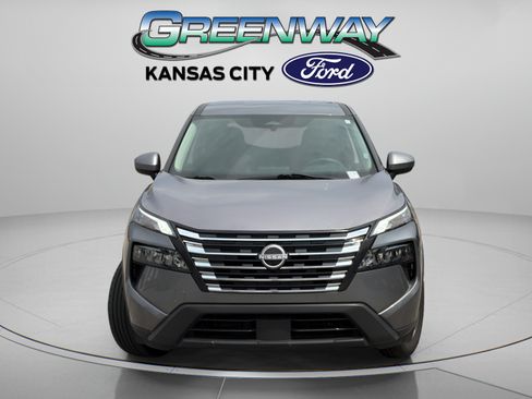 Used 2024 Nissan Rogue SV FWD image 2