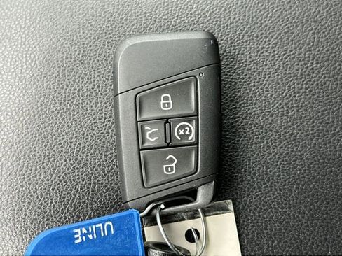 Used 2022 Volkswagen Tiguan SE image 34