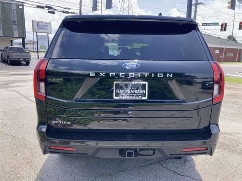 Used 2025 Ford Expedition Active RWD image 6