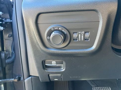 Used 2023 Jeep Grand Cherokee Altitude AWD/4WD image 22