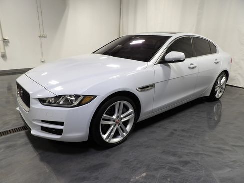 Used 2017 Jaguar XE Prestige AWD/4WD image 4