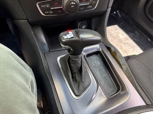Used 2015 Dodge Charger SE w/ Sport Appearance Group RWD image 39