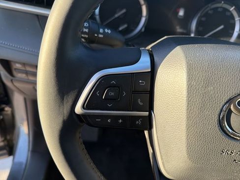 Used 2022 Toyota Highlander XLE image 17