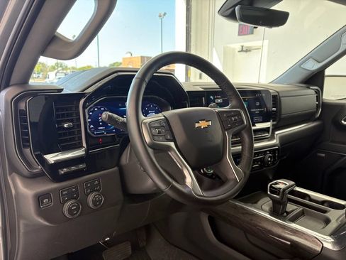 Used 2024 Chevrolet Silverado 1500 LTZ AWD/4WD image 2