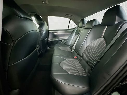 Used 2021 Toyota Camry SE FWD image 13