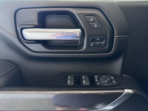 Used 2022 GMC Sierra 2500 AT4 image 24