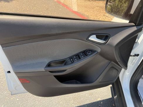 Used 2014 Ford Focus SE FWD image 11