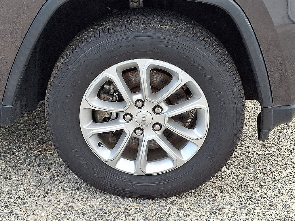 Used 2021 Jeep Grand Cherokee Laredo AWD/4WD image 8