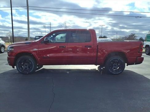 New 2026 RAM 1500 4x4 Crew Cab image 3