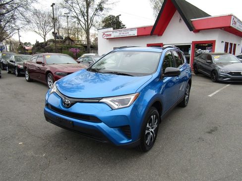 Used 2018 Toyota RAV4 LE w/ All Weather Liner Package image 1
