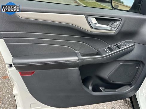 Used 2021 Ford Escape SE w/ SE Sport Appearance Package image 12