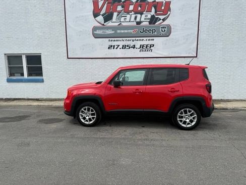 Used 2023 Jeep Renegade Latitude AWD/4WD image 2