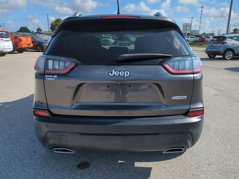 Used 2021 Jeep Cherokee Latitude Lux w/ Comfort/Convenience Group FWD image 5