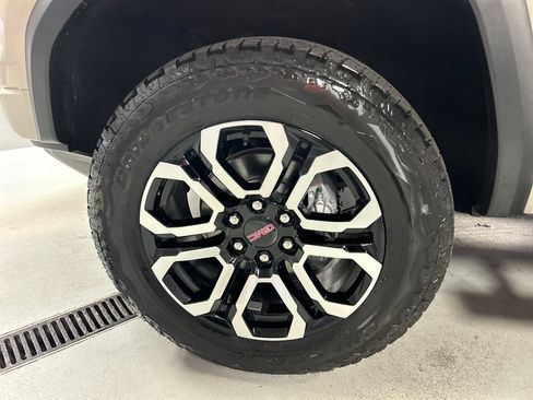 New 2026 GMC Canyon AT4 w/ AT4 Premium Package AWD/4WD image 9