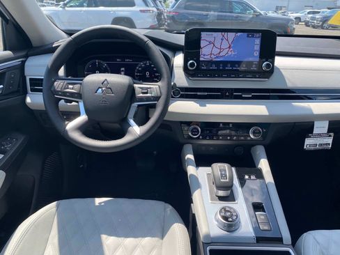 New 2025 Mitsubishi Outlander SEL image 9