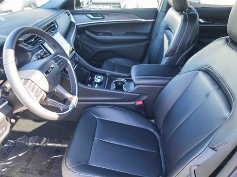 New 2025 Jeep Grand Cherokee Limited image 19