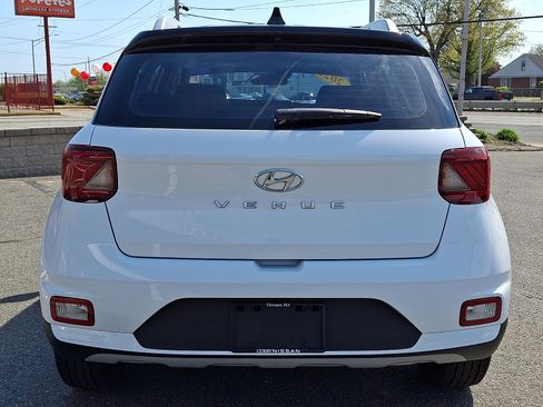 Used 2022 Hyundai Venue Limited w/ Cargo Package FWD image 5