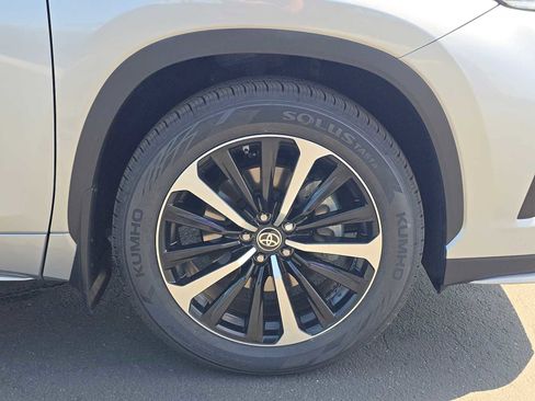 Used 2021 Toyota Highlander XSE FWD image 9