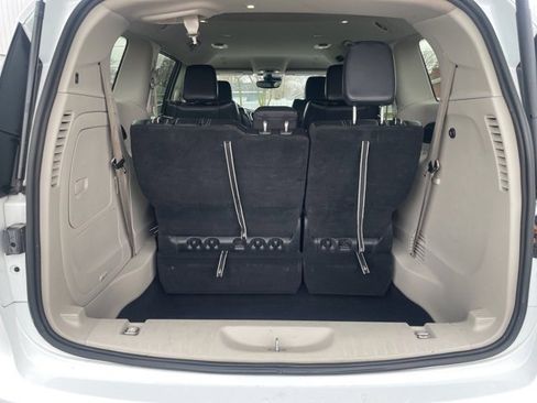 Used 2022 Chrysler Pacifica Touring-L image 7