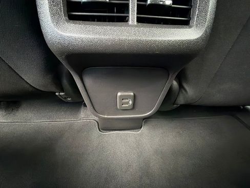 Used 2024 Chevrolet Equinox LT FWD image 15