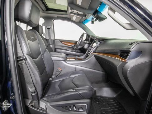 Used 2019 Cadillac Escalade ESV Luxury image 8