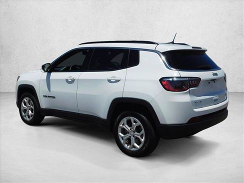 Used 2024 Jeep Compass Latitude AWD/4WD image 7