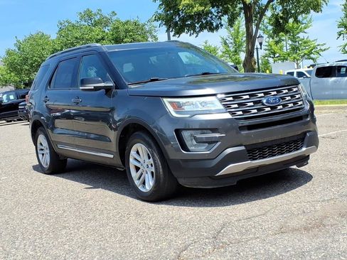 Used 2017 Ford Explorer XLT w/ Equipment Group 202A FWD image 7