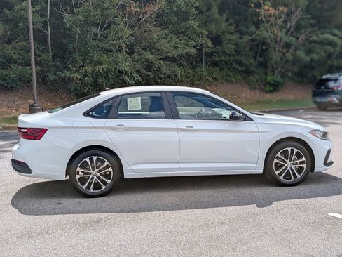 Used 2025 Volkswagen Jetta Sport FWD image 10