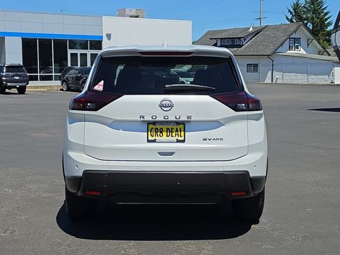 Used 2024 Nissan Rogue SV AWD/4WD image 8