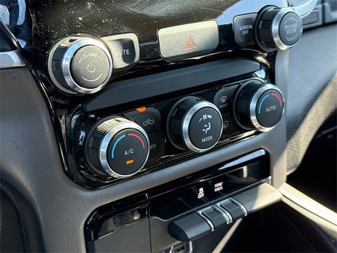 Used 2022 RAM 1500 Big Horn image 25