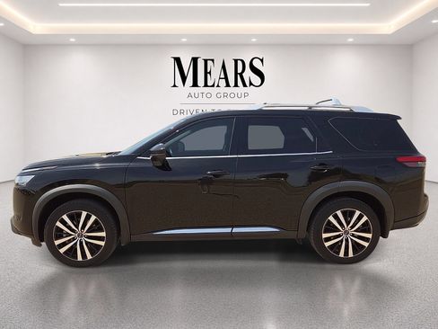 Used 2023 Nissan Pathfinder Platinum w/ Black Appearance Package FWD image 2