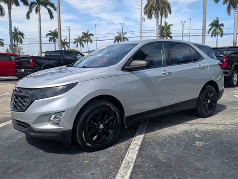 Used 2018 Chevrolet Equinox LS FWD image 3