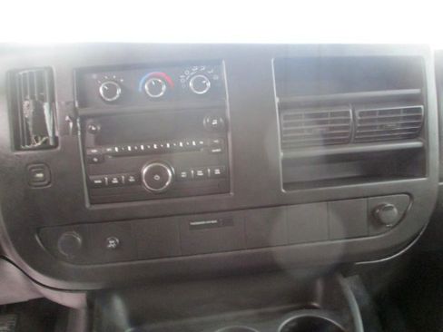 Used 2011 Chevrolet Express 1500 RWD image 10