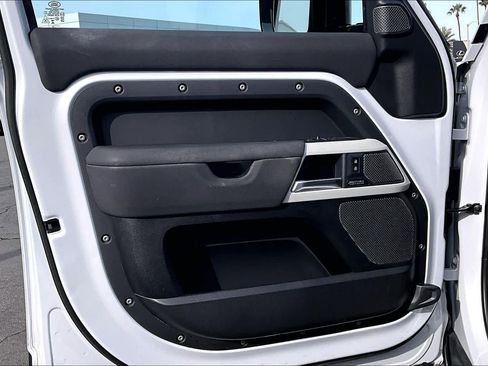 Used 2023 Land Rover Defender 110 SE image 20