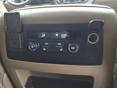 Used 2020 Chevrolet Suburban LT w/ Luxury Package RWD image 17